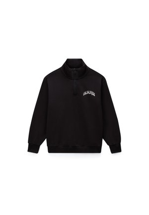 Pull noir à manches longues avec fermeture éclair au quart et col haut, avec le logo blanc "Napapijri" sur la poitrine gauche.