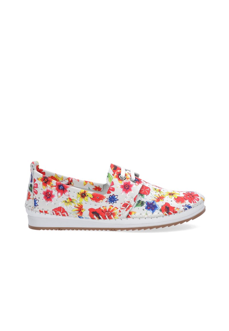 Baskets à enfiler fleuries avec une base blanche, des motifs de fleurs multicolores, un bout rond et une semelle texturée avec peu de détails en métal.