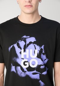 HUGO DIGNITEY - T-shirt med print - black