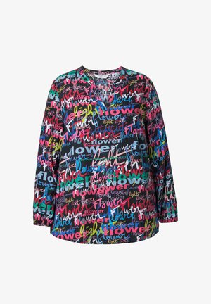 Langärmlige V-Ausschnitt-Bluse aus schwarzem Stoff, mit bunten, handgeschriebenen Textmustern in Pink, Grün, Blau und Weiß, mit variierter Typografie.