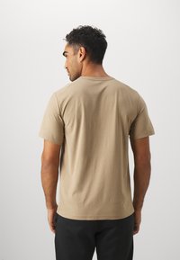 Nike Performance HYVERSE - T-skjorte til trening - khaki