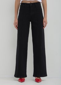 Calliope Jean boyfriend - nero