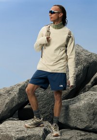 Oakley LATITUDE TECH FLEECE - Fleecepaita - white birch