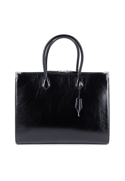 Borsa a spalla in pelle nera con una finitura lucida, doppi manici superiori e dettagli in metallo argentato. Presenta una forma rettangolare strutturata.
