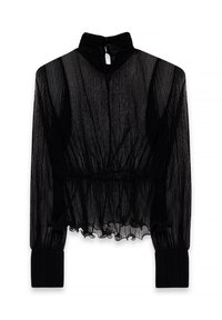 Sort gennemsigtig bluse med høj krave, plisseret tekstur, lange ærmer, elastisk talje og detaljer med flæser i kanten. Nøglerusformet lukning bagpå.