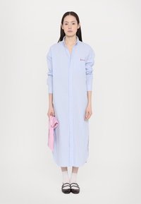 Fiorucci STRIPED - Rochie tip cămașă - light blue