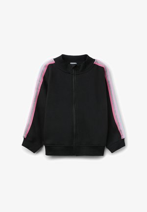 Schwarze Zip-Up-Trainingsjacke mit hohem Kragen. Merkmale pinke und hellblaue Streifen entlang der Schultern und strukturierten Stoff. Rippbündchen.