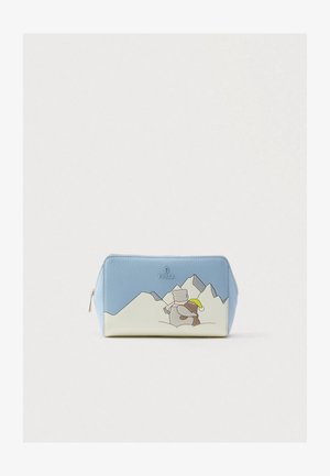 Blå og cremefarvet læderetui med bjerggrafik, der viser en bjørn iført en gul hat. Har lynlås og tekstureret overflade.