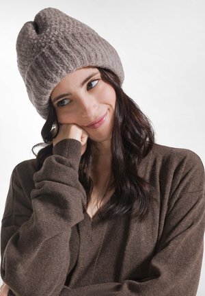 Deha, Huer - grey