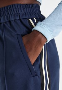 ONLY ONLWARM UP TRACK PANT  - Donji dijelovi trenirke - navy blazer/whitecap/gray