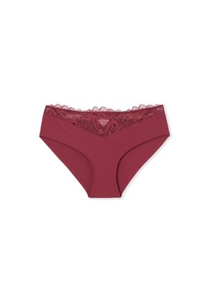 Slip bikini da donna color bordeaux con corpo in tessuto liscio e rifinitura in pizzo floreale lungo il bordo superiore su sfondo bianco.