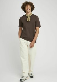 BZB BASIQUE - T-shirt basique - marron foncée