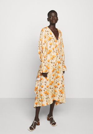V NECK DRESS WITH PIN TUCKS AND BUTTONS - Vestito estivo - poppy peach