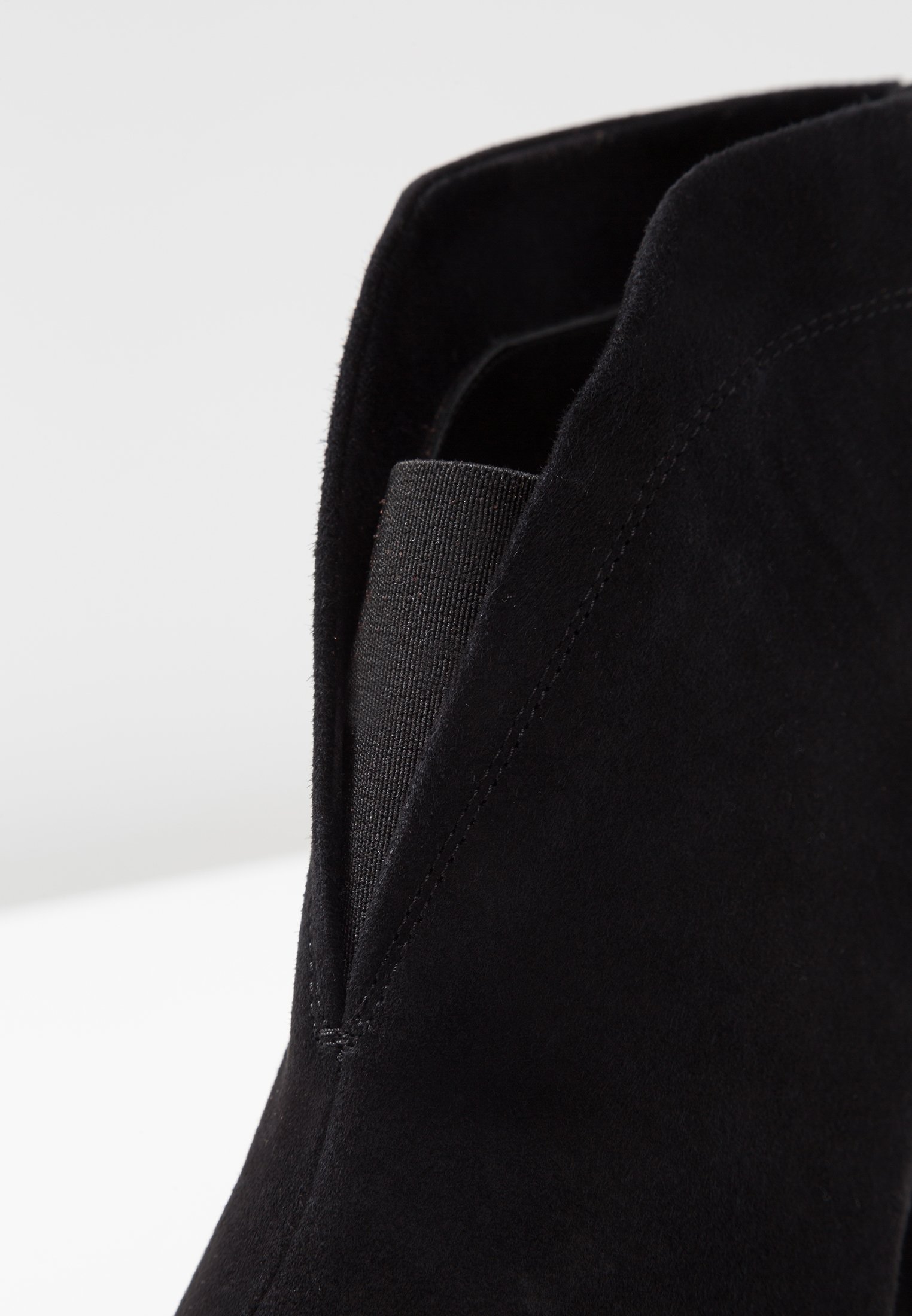 carvela rida boots black