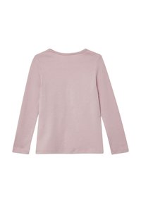 Langärmliges Shirt aus weichem, rosa Baumwollstoff mit rundem Ausschnitt und gewelltem Saum. Keine Muster oder Akzente sichtbar.