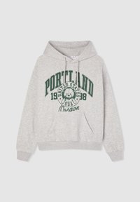 Felpa grigia con tasca a marsupio, cappuccio con coulisse e stampa grafica verde che presenta il testo "PORTLAND", un orso e la scritta "Oregon".