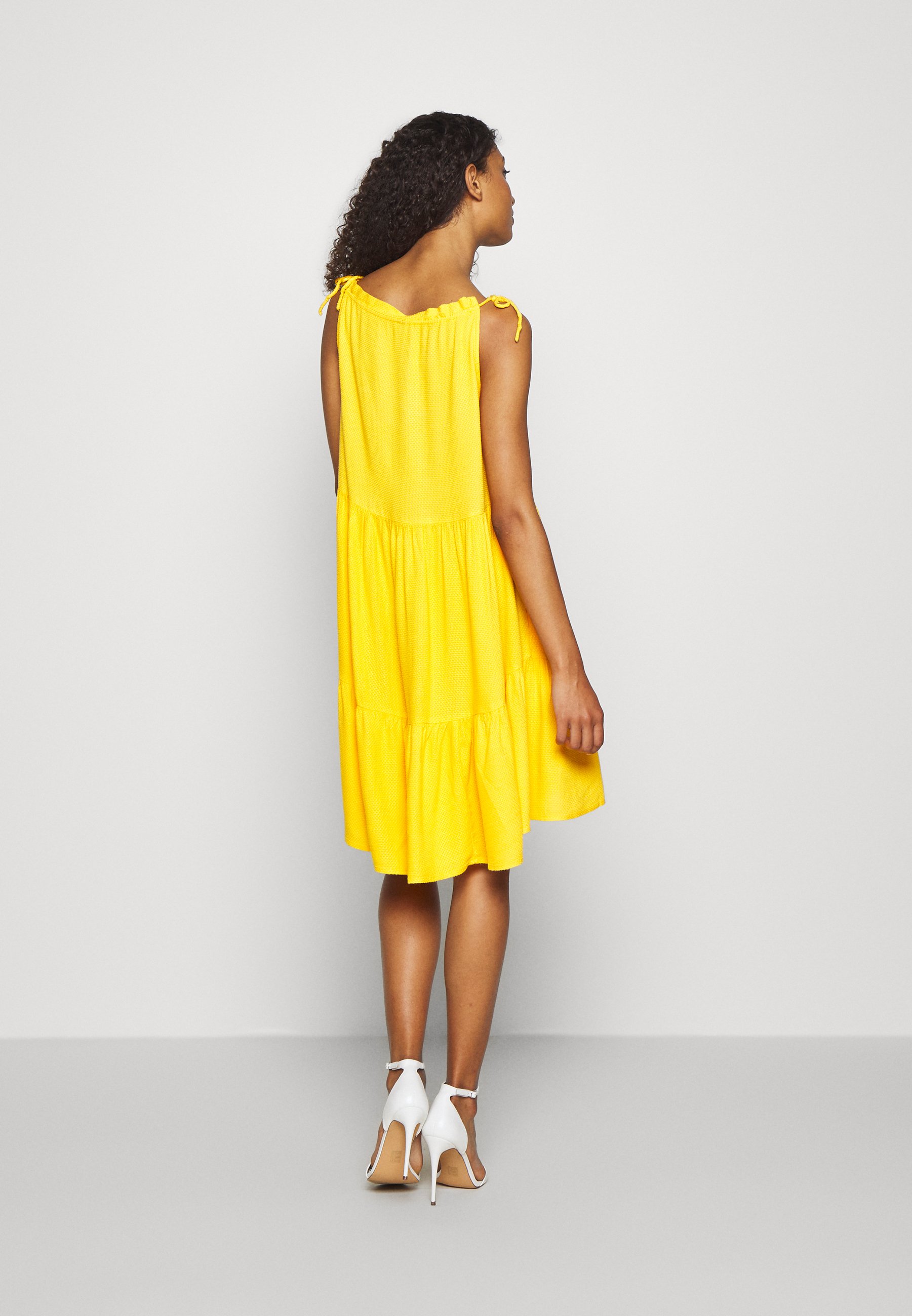 YAS YASSENELA DRESS Kjole citrus Zalando.no YAS YASSENELA DRESS - Kjole - citrus