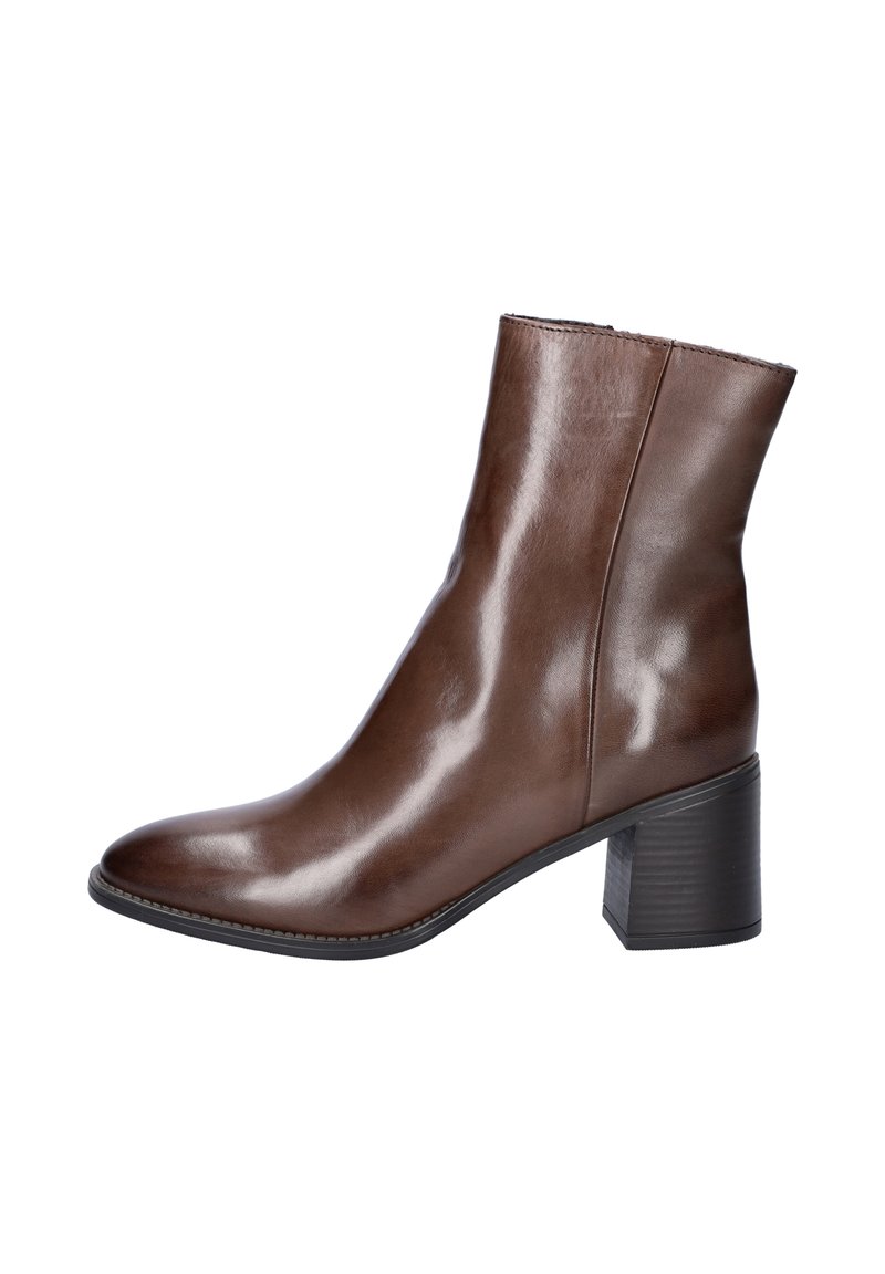 Bottine en cuir marron avec une finition brillante. Dotée d'un talon épais, d'un bout rond et de coutures minimales pour un design épuré.