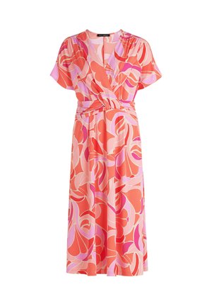 Kwiatowa sukienka w odcieniach koralu, różu i jasnoróżowego, z dekoltem w serek, krótkimi rękawami i detalem w postaci zebranej talii.