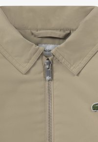 Lacoste PATCH JACKET - Lett jakke - beige
