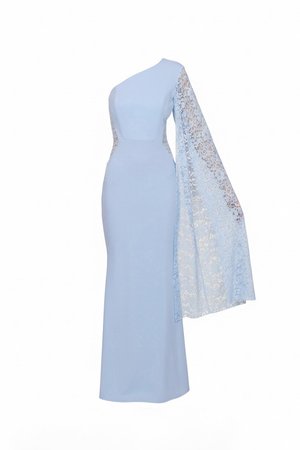 Hellblaues bodenlanges Kleid mit einer Schulter, tailliertem Schnitt und einem langen Spitzenärmel, der sich auf der rechten Seite wie ein Umhang erstreckt.