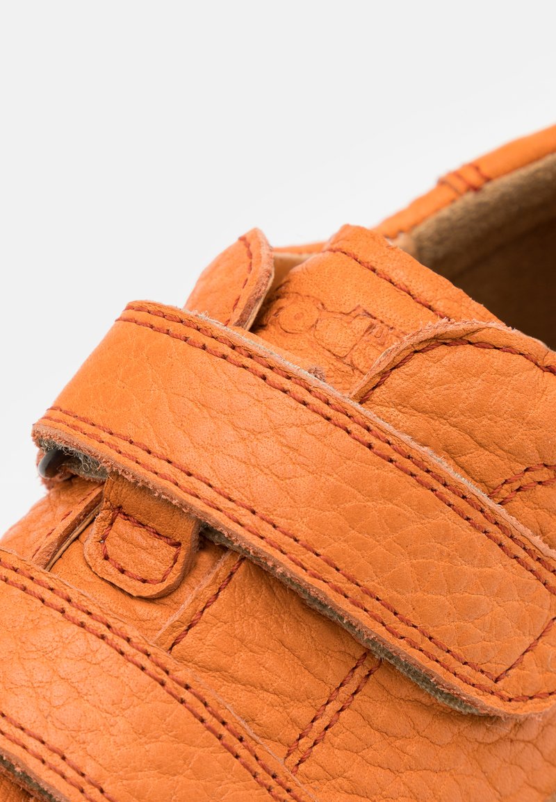 Kinder Klettschuhe | Froddo BAREFOOT UNISEX Klettschuh cognac/orange - QI75724 Kinder Klettschuhe | Froddo BAREFOOT UNISEX Klettschuh cognac/orange - QI75724