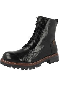 Bota de tobillo de cuero negro con un acabado brillante, punta redonda, cuello acolchado y cordones en la parte delantera. Cuenta con una suela de goma texturizada con huella visible.