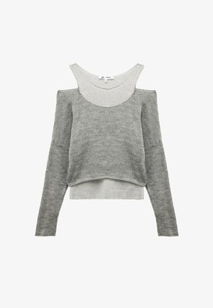 Harmaa neulepaita, jossa on leveä kaula-aukko, lyhyt malli, pitkät hihat ja teksturoitu pinta. Paitassa on vaaleamman harmaan sävyinen osa ylhäällä.