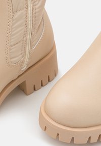 Anna Field Wide Fit Kozačky na platformě - beige