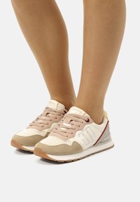 mtng DEPORTIVAS - Zapatillas - ochre melange
