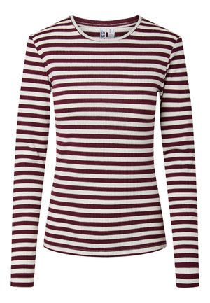 Haut à manches longues rayé bordeaux et crème. Texture côtelée, encolure ronde, coupe ajustée. Motif simple avec des rayures uniformément espacées.