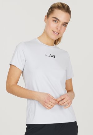 T-shirt med print - micro chip