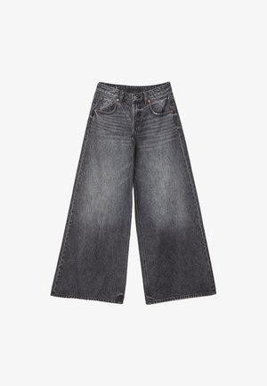 Široke črne bleda jeans hlače s sprednjimi žepi, bakrenimi zakovicami, pasnimi zankami in majhno detajl z zvezdo na desnem žepu.