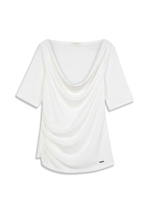 Haut blanc à manches courtes avec un décolleté drapé et des fronces sur le côté. Tissu lisse avec un léger éclat, orné d'un petit logo.