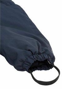 Navyblauwe, gestructureerde stoffen pouch met een elastische opening en een zwarte handvat. Heeft een geplooid materiaal aan de bovenkant voor een veilige sluiting.