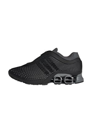 MEGARIDE - Baskets basses - core black/grey five/iron met.