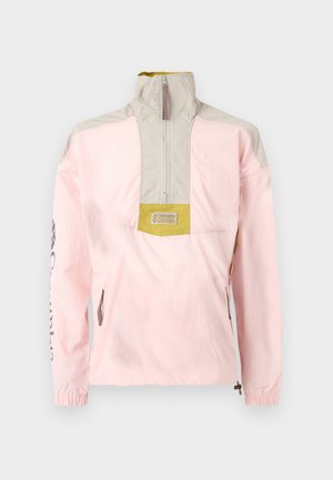 Giacca pullover rosa chiaro e beige con mezza cerniera frontale, collo alto, tasche laterali con cerniera e logo Columbia sul pannello del petto.