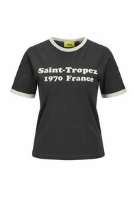Černé bavlněné tričko s bílým nápisem "Saint-Tropez 1970 Francie", doplněné kontrastním krémovým límcem a rukávy. Design s krátkým rukávem.