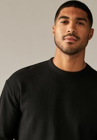 Next Pulover - black