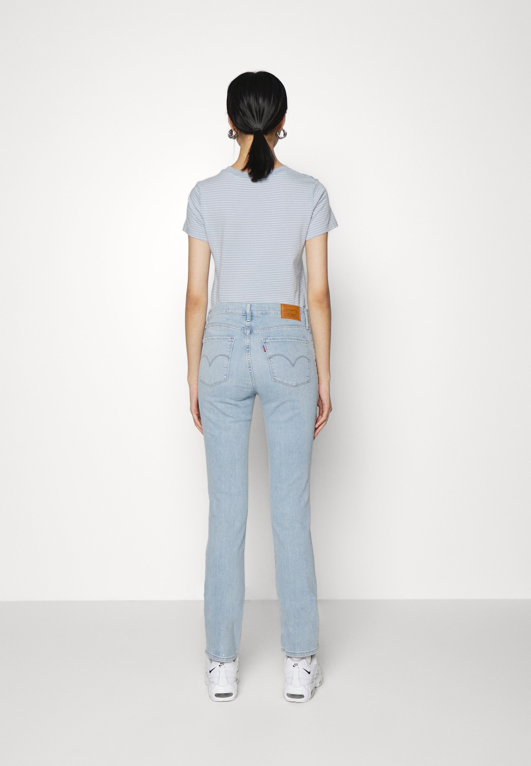 Straight leg jeans 