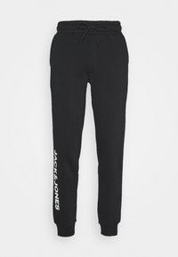 Schwarze Sweatpants aus weichem Material, mit einem verstellbaren Kordelzugbund und elastischen Bündchen. Auf dem linken Bein steht der Text „JACK & JONES“ in Weiß.
