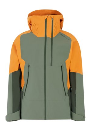 Grøn og orange vandtæt jakke med hætte, der har lynlåse, ventilationshuller og en blanding af glatte og teksturerede stoffer.