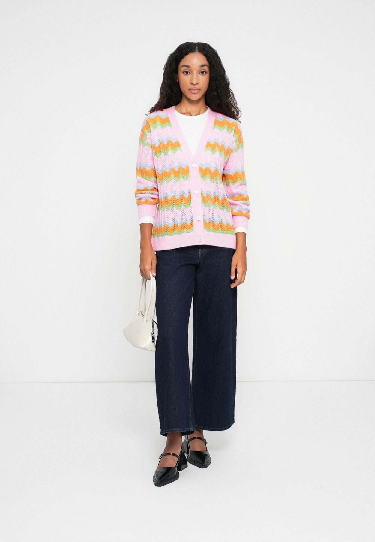 ONLLUNA V NECK BUTTON