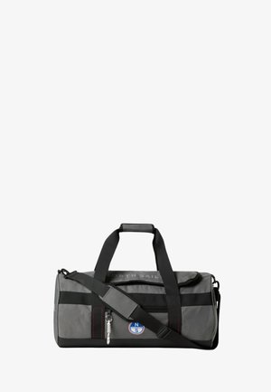 Borsa da viaggio North Sails grigia e nera con tracolla, maniglie superiori, tasca con cerniera e patch con marchio sulla parte anteriore.