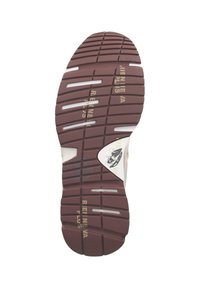 Gummisohle mit einem tiefen Profil. Hat eine kastanienbraune Farbe mit weißen Akzenten und geprägtem Schriftzug, der Halt und Unterstützung bietet.