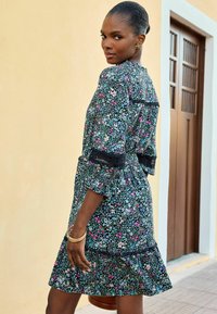 Love & Roses V NECK PRINTED  REGULAR FIT - Denné šaty - navy blue ditsy