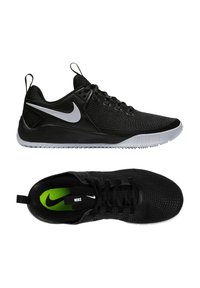 Sorte sportsko med en mesh-overdel og syntetiske overflader. Har et hvidt Nike-logo, grøn indersål og en struktureret hvid sål.