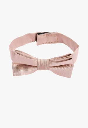 Sidenrosa fluga med en texturerad yta och justerbar rem. Har en klassisk flugform och en central knut för säker fastsättning.