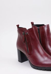 Sandra Fontán Botines - burgundy
