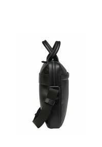 Zwarte leren tas met een gestructureerde afwerking, voorzien van een bovenste ritsafsluiting, een verstelbare schouderband en twee handvatten die bovenaan kruislings zijn geplaatst.